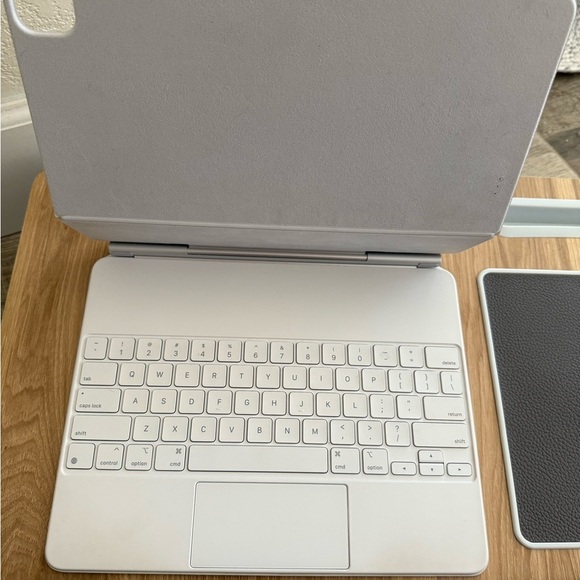 Apple Magic Keyboard - White 12.9inch - Picture 5 of 7